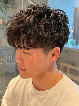 波巻きツイストスパイラルパーマ ツーブロック 束感ヘア 20代