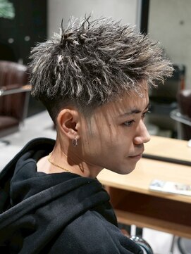 メッツ 原宿(METS) MEN'S/ハイライト×ツイスパ×フェード/短髪/アップバング