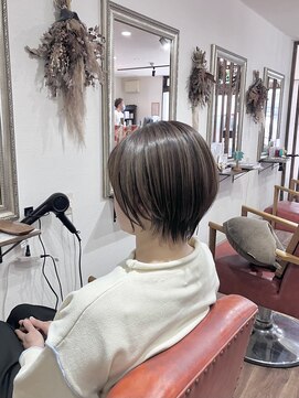 ヘアメイク アンフィ(amphi) ☆ ..~**. ..~**. ..~**..