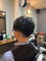 ザ ブライト バーバー(The BRIGHT BARBER)&nbsp;センター分けスパイラルパーマ フェードスタイル