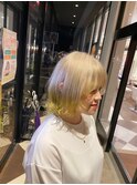 ミルクティーベージュ×インナーネオンイエローボブ