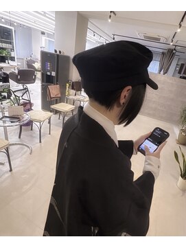 幻(maboroshi) 中刈り上げの前下がりボブ