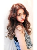 エアリーな質感の外人風パーマスタイル