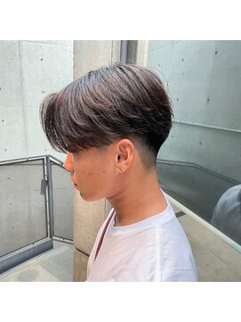 イーラ(era) ナチュラルセンターパート刈り上げツーブロック