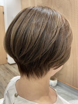イリ 馴染ませショートボブ