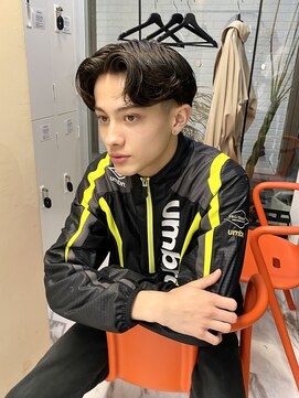 ソラ 表参道(SORA) メンズヘア!ニュアンスパーマとセンターパートスタイル!