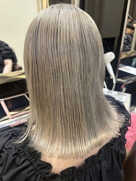 アウラ 砺波店(AULA) ホワイトカラー