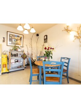 こだわりが詰まったインテリアに包まれた空間で、貴方だけの素敵なひとときをお過ごしください＊