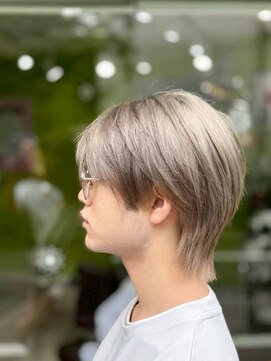 シースティア(siistia) 《ウルフカット×ホワイトベージュ》