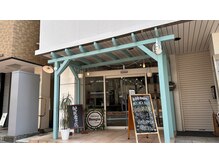 ブギー バイ シェイク(Boogie by shake)の雰囲気（ファンシーグリーンのウッドフレームが目印です(^^)）