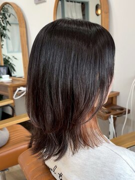 小顔カット外ハネボブフェミニンロングうる艶髪