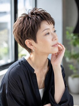 バグズ(Baguz) 大人美人くびれマッシュ小顔ハンサムショートレイヤーヘア