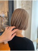 《ボブ×50代×白髪ぼかしハイライトベージュカラー》