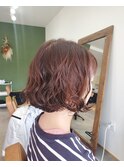 くすみピンク×パーマ