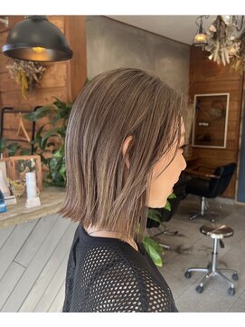 リッシュ(＃Lish) 切りっぱなしボブ×ベージュ