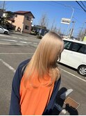 ブロンドカラー×顔まわりレイヤー