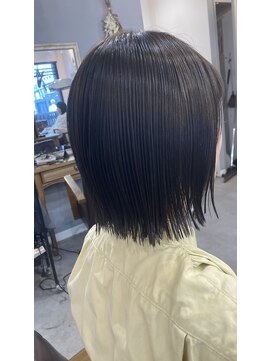 レイリー(LAiLy) ぱっつん　切りっぱなし　ボブ