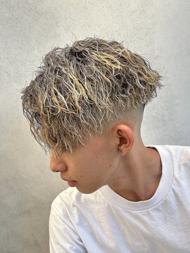 ルースト 西院店(ROOST) ツイスパ×ゴールドハイライト