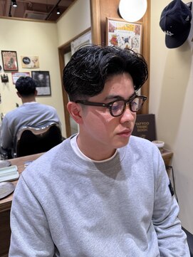 フォーコーナーズ(Four Corners) ラルフカール/バーバー/フェード/スペインカール