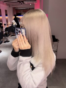 ダズリングディア(Dazzling Deer) ミルクティベージュ／ロング／ストレート／ハイトーン