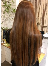 【エイジングケア】年齢とともに変化した髪のうねり・広がり・パサつきを改善できる酸熱トリートメント