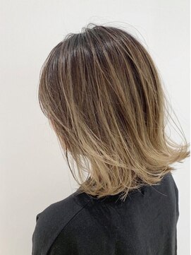 カミクラ(kura) 切りっぱなしボブ