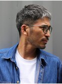 おしゃれな白髪インテリ短髪ショート