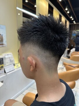 クオリス 上板橋店(QUALIS) アップバング束感ショートツーブロックスキンフェード