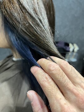 アローズ 荒尾店(arose) イヤリングカラーでブルー!