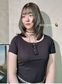 オリーブグレージュとミディアムレイヤー