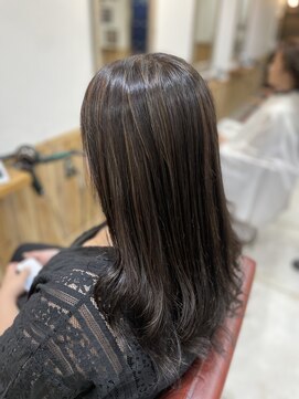 ノーム 横浜(NORM) 白髪ぼかしハイライトカラー