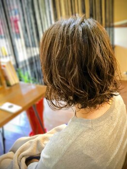 ヘアーサロン キャラバン(hair salon Caravan)の写真/オーナー自身もくせ毛で悩みました…カットも毛の動きを観察して、丁寧に切らせていただきます。