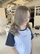 髪屋 紬 グレージュ×赤み消しカラー