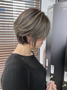 ソエル(Soell) 三宮 元町 白髪ぼかしハイライト 脱白髪染め ボブ 白髪染め