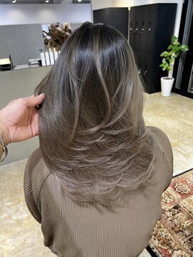 メリー オオサカ(Merly Osaka) 明る過ぎない上品なバレイヤージュ_luxury greige_