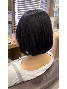 ボヌール オオサカ(Bonheur OSAKA) 〔スタイリスト吉田　ホリスティックストレートでまとまるボブ〕