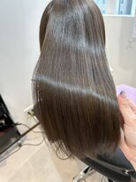 エミュスト(Emuest)&nbsp;オリーブグレージュカラーと髪質改善トリートメント ○