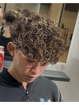 イーラ アメ村店(era)&nbsp;スペインカール　ツイストスパイラル眉カットメンズパーマ