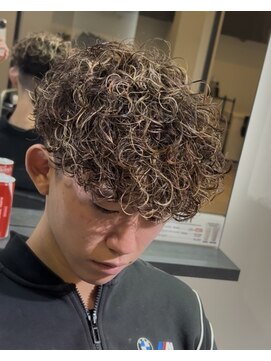 イーラ アメ村店(era) スペインカール　ツイストスパイラル眉カットメンズパーマ