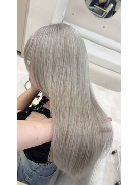 ビュー フクオカ(VIEW FUKUOKA) ホワイトシルバーカラー