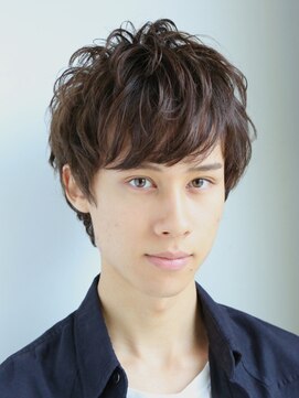 アエラス(Aeolus) 前髪長めの縦長ショート