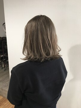 サンマルサン(303) 【303 HAIR AND TREATMENT】ミルクティーベージュ×ミディアム