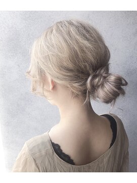 ヘアサロンM 新宿 ルーズお団子