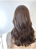 オトナ女子ツヤ髪アッシュカラーふんわりミディシースルーバング
