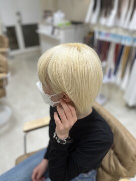 カリーナ(CARINA) ホワイトカラー/抜きっぱなしホワイトブロンド