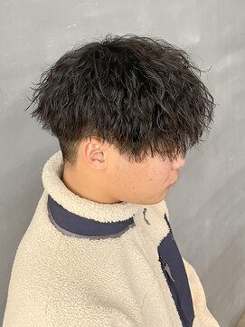 バース バイ ハピネス(BIRTH by happiness) 緩め縦落ちツイストスパイラルパーマ 刈り上げマッシュ