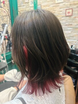 ヘアーラウンジ アンフィ 井土ヶ谷(Hair Lounge Anphi) インナーカラー ボルドー くびれレイヤーカット