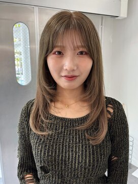 シー(thee) オリーブベージュ×レイヤーカット