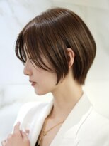 表参道白髪ぼかしウルフショートカットベージュアッシュ30代40代