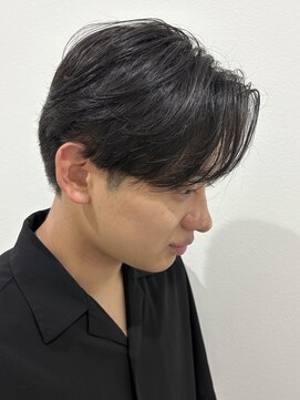 ヒュイル バイ ニアウ(Hwyl by Niau) メンズマッシュセンターパートスパイラルパーマニュアンスパーマ